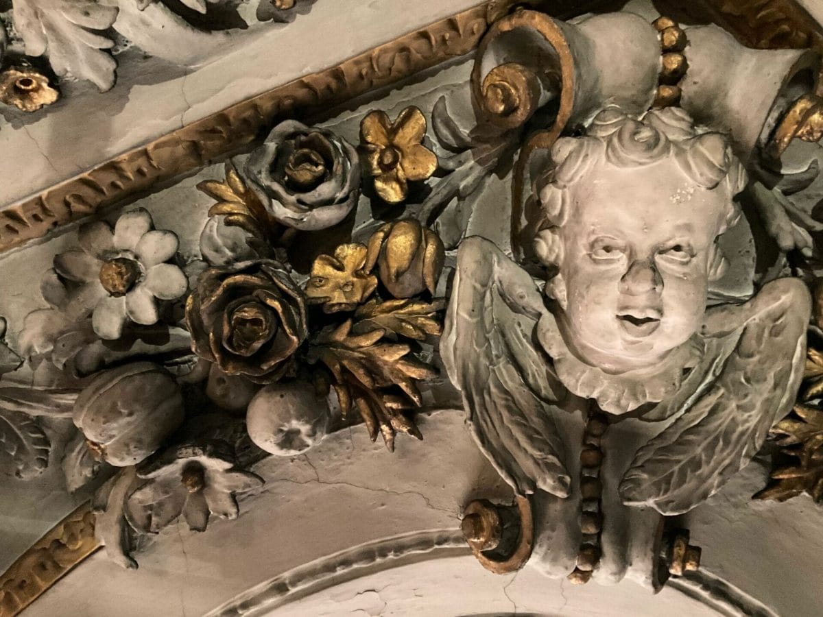 Putto and flowers